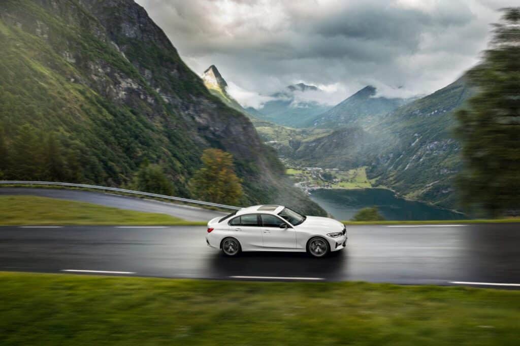 Buy lease special order new BMW California online broker car buying service