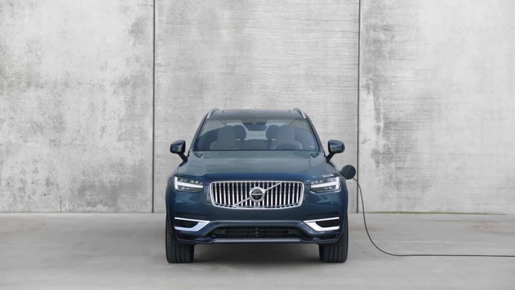 Denim blue 2025 Volvo XC90 T8 plug in hybrid charging