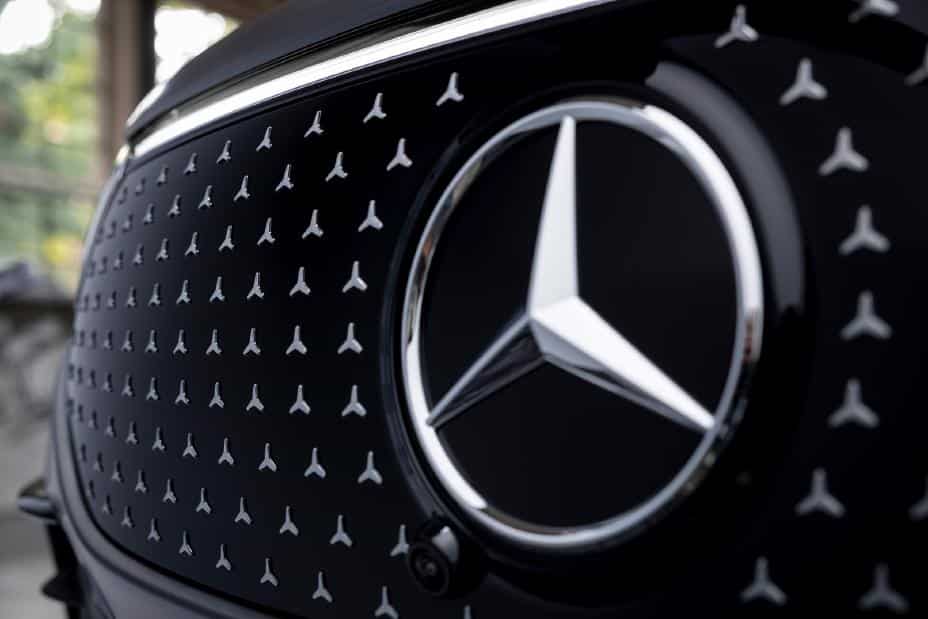 Close up grill photo of the Mercedes-Benz EQB SUV