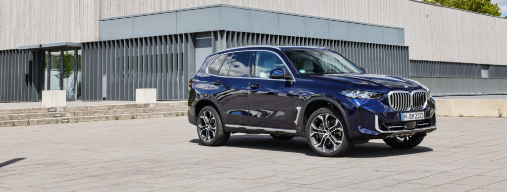 Blue 2025 BMW X5 xDrive30d