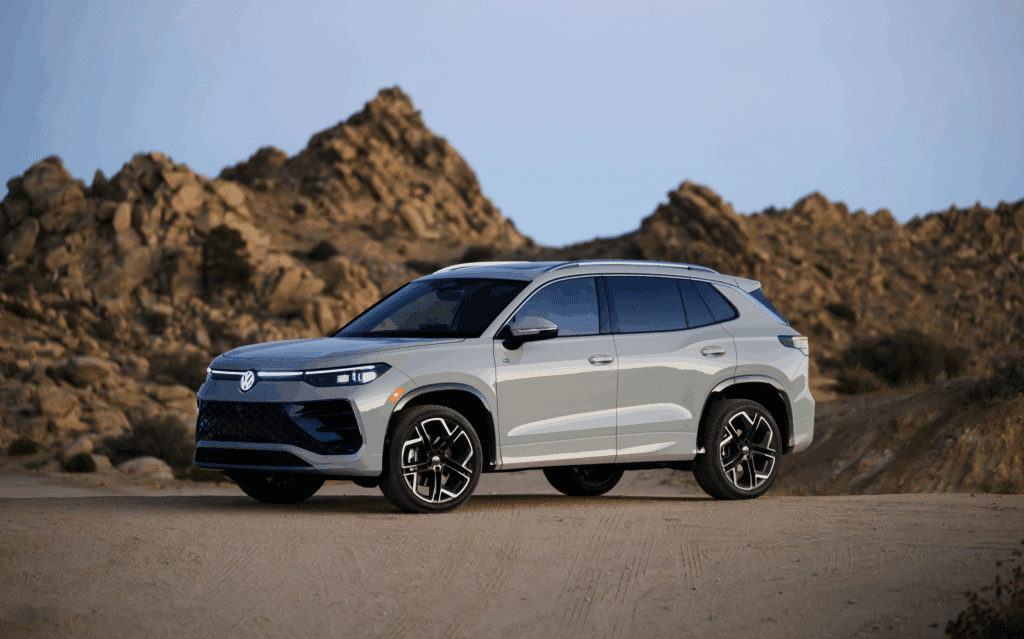 2025 VW Tiguan SEL R-Line - Sandstone