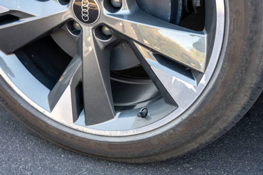 Car lease end with damage to the wheel