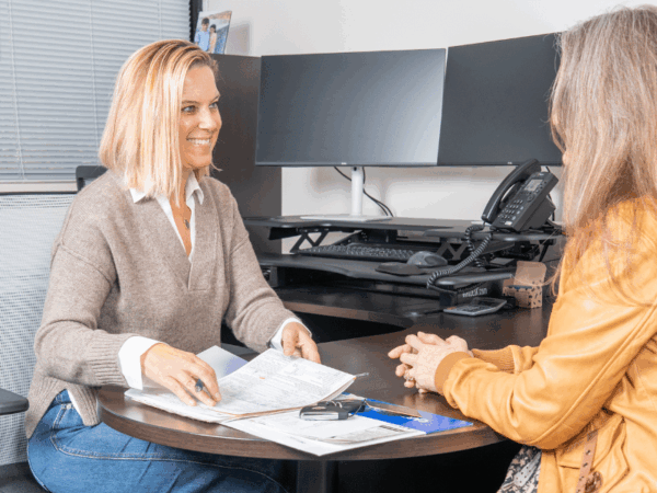 Cartelligent auto broker guiding new client to buy or lease a new car